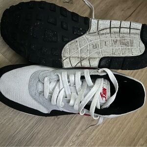 Nike White and Black Classic Sneakers